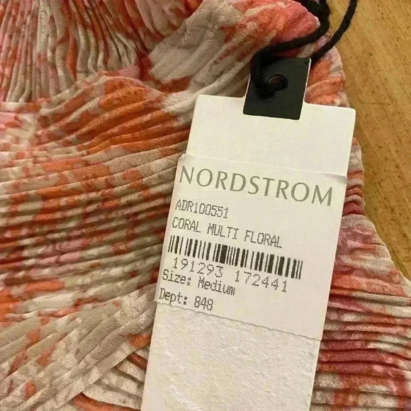 Anthropologie ASTR , NEW medium, peachy orange pink and cream colors feminine - Picture 14 of 14